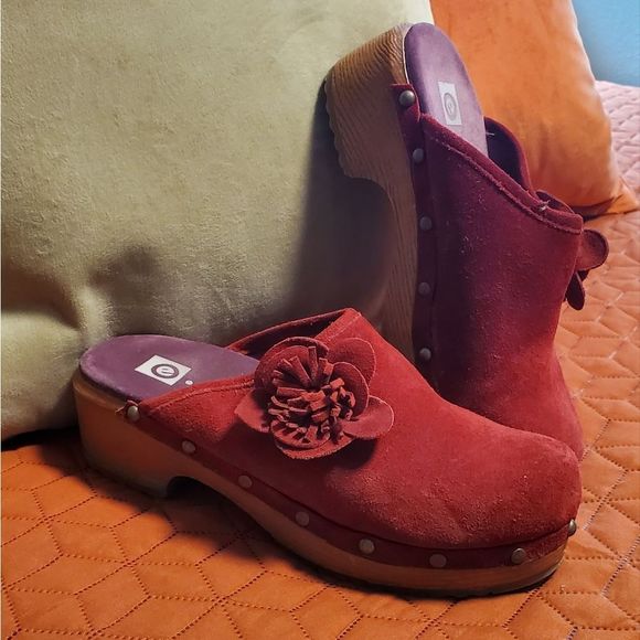 ellemenno Shoes - Ellemeno Suede Clogs - Red - Size 7